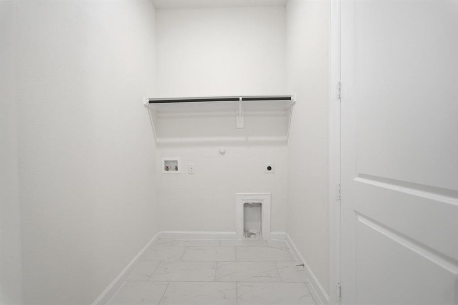 Spacious, unfurnished interior of a new home in Sonoma Verde, Rockwall (Image 32). Spacious, unfurnished interior of a new home in Sonoma Verde, Rockwall (Image 32).