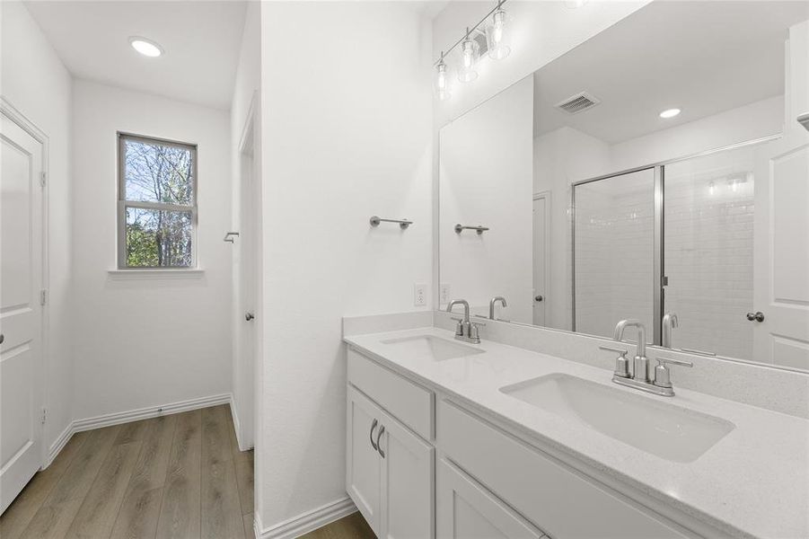 2127 Meadowlark  Bath