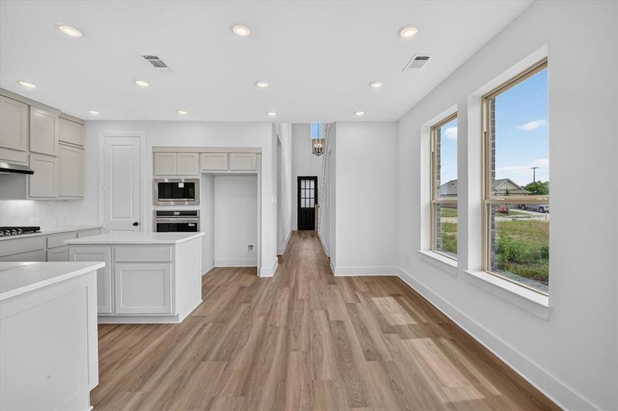 Entry/Dining Room Entry/Dining Room