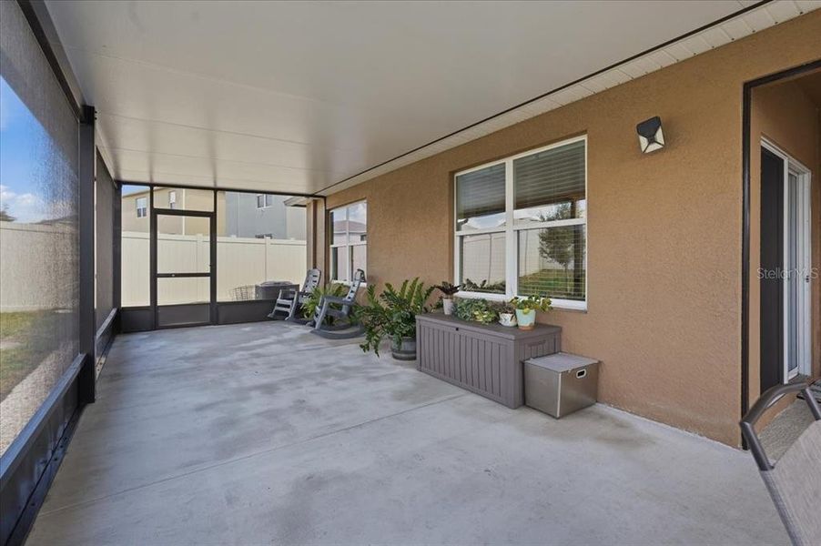 Exterior details and patio area of a home in Eden Hills, Lake Alfred (Image 29).