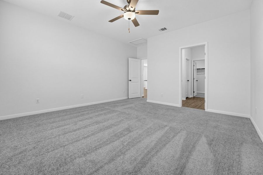 Spacious, unfurnished interior of a new home in Sunfield, Buda (Image 11).