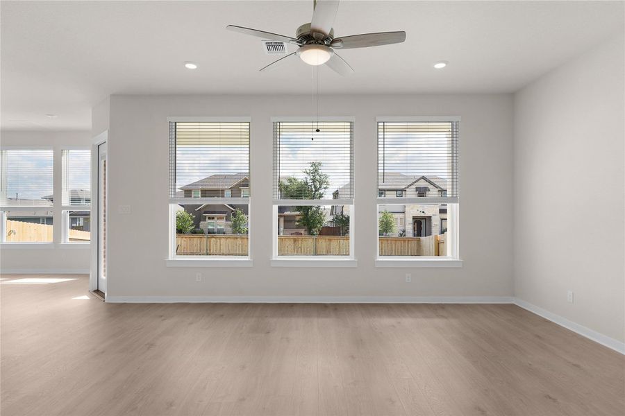 **PHOTO REPRESENTATIVE OF FLOORPLAN ONLY** **PHOTO REPRESENTATIVE OF FLOORPLAN ONLY**