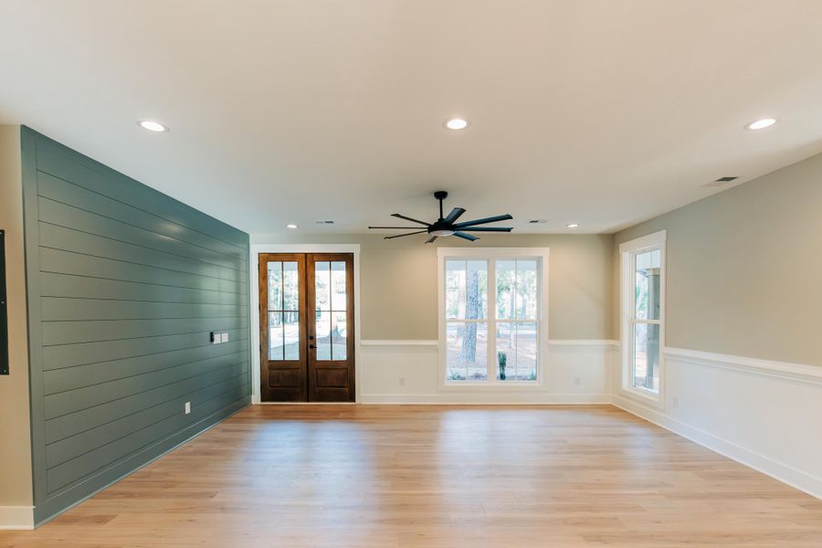 Spacious, unfurnished interior of a new home in , Walterboro (Image 43).