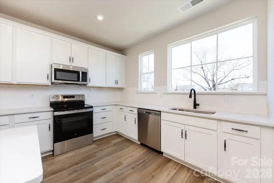 Chef Inspired Kitchen with Large Windows Chef Inspired Kitchen with Large Windows
