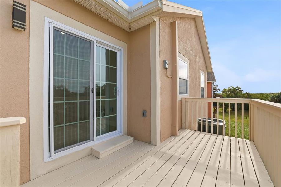 Exterior details and patio area of a home in , Tarpon Springs (Image 27).