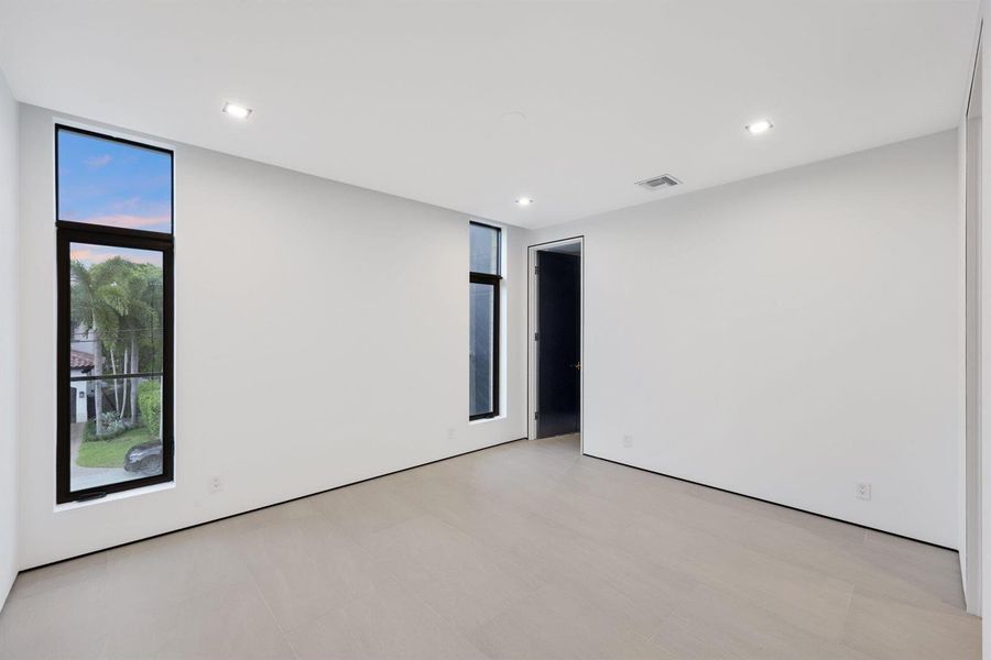 2825 Northeast 27th St - 61.jpg-SMALL
