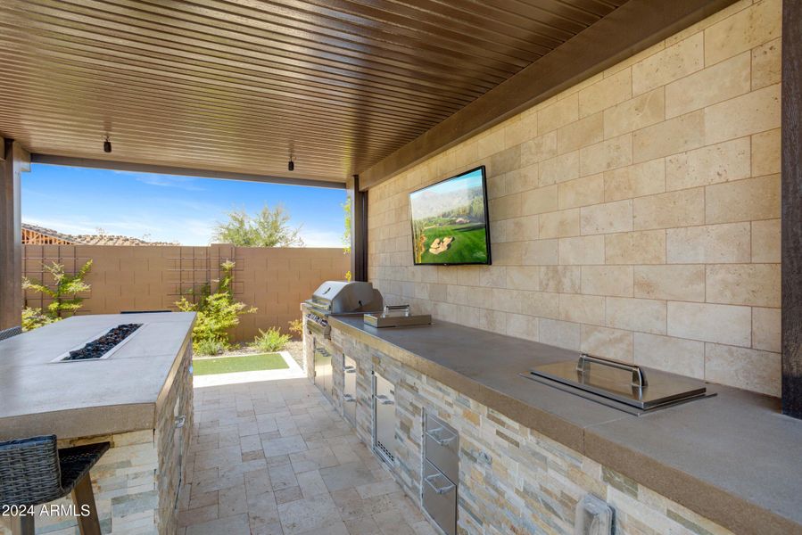 023_Outdoor Kitchen