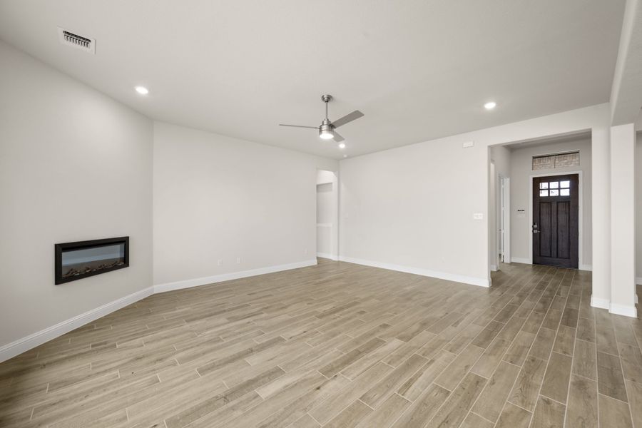 Spacious, unfurnished interior of a new home in Paloma Ranch, New Fairview (Image 18).