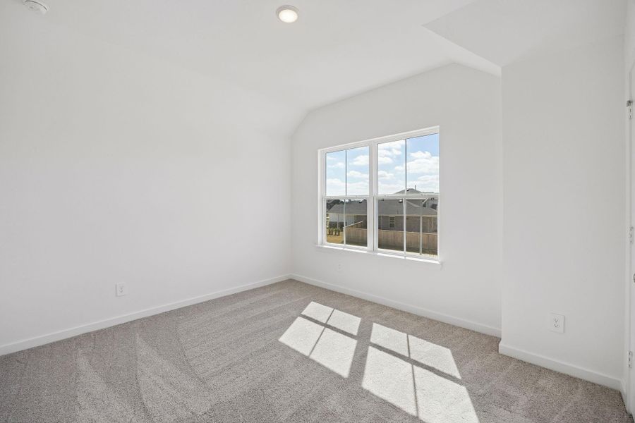 Spacious, unfurnished interior of a new home in Montgomery Bend, Montgomery (Image 9).