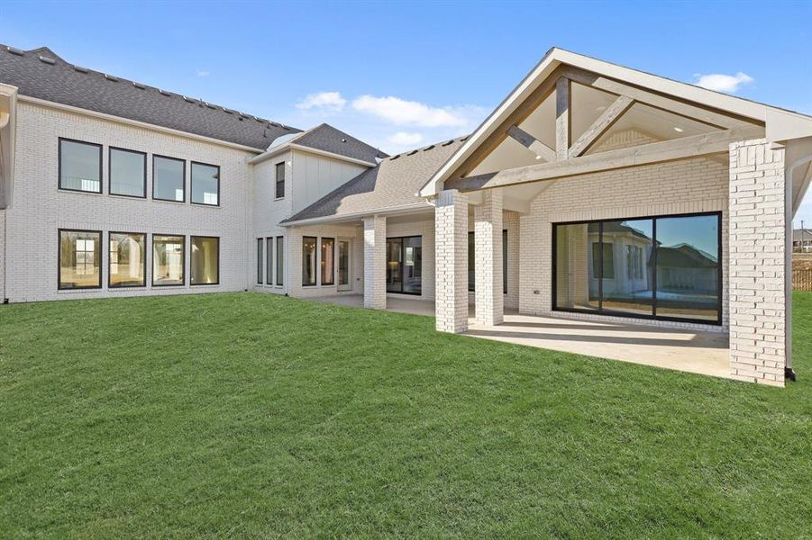 Exterior details and patio area of a home in Dean Farms, Lucas (Image 4).