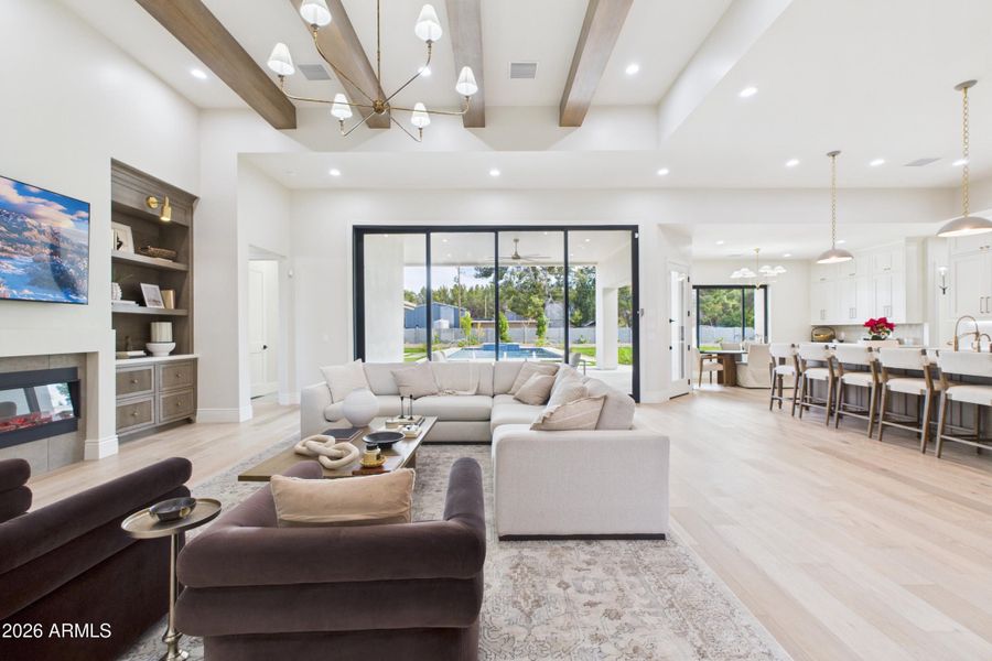 CAM06090G6-PR0010-STILL014