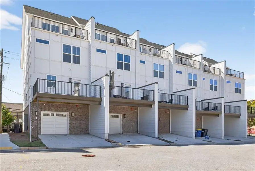 Front exterior of a new home in 1871 Hollywood, Atlanta, GA, highlighting curb appeal (Image 1).