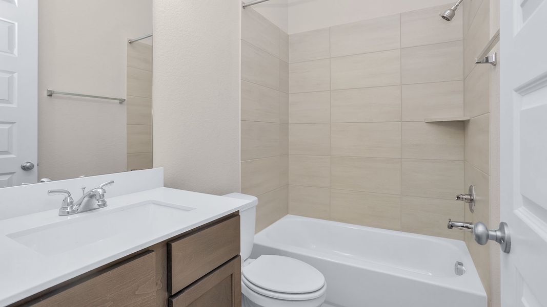 Furnished interior view inside a new home in Everly 45', Tomball (Image 8).