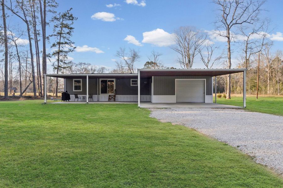 Exterior details and patio area of a home in , Livingston (Image 23).