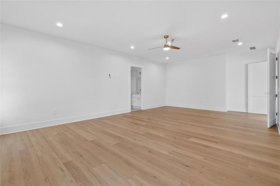 Spacious, unfurnished interior of a new home in , Tampa (Image 74). Spacious, unfurnished interior of a new home in , Tampa (Image 74).