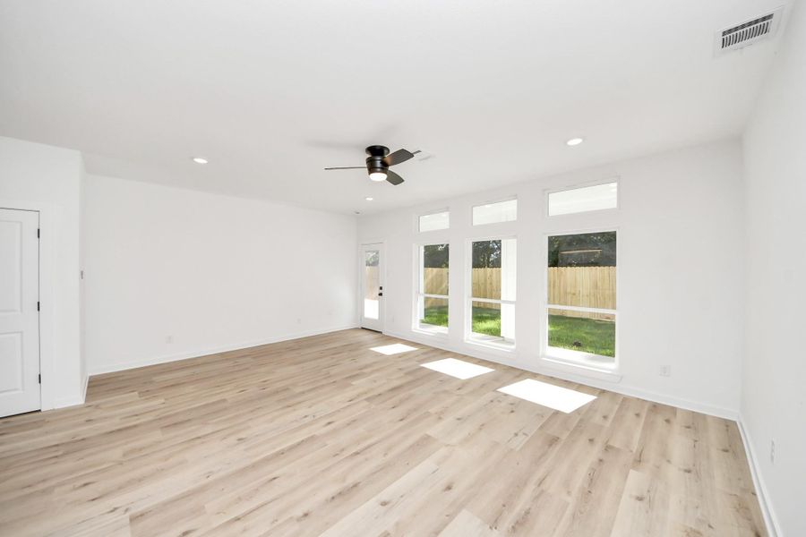 Spacious, unfurnished interior of a new home in , Houston (Image 15).