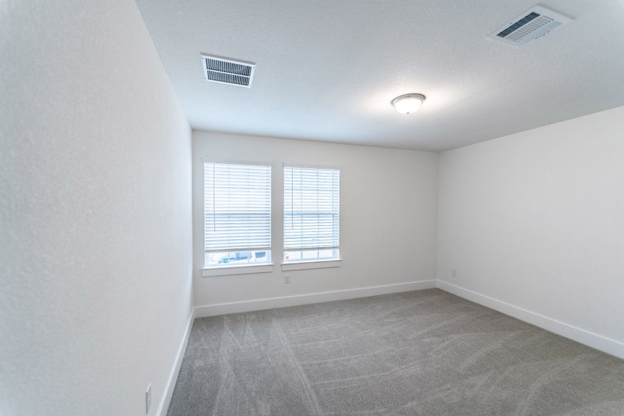 Spacious, unfurnished interior of a new home in Lariat, Liberty Hill (Image 17).