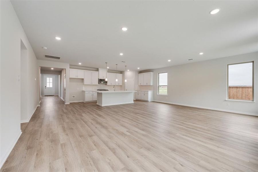 Spacious, unfurnished interior of a new home in Creekside of Crowley, Crowley (Image 25). Spacious, unfurnished interior of a new home in Creekside of Crowley, Crowley (Image 25).