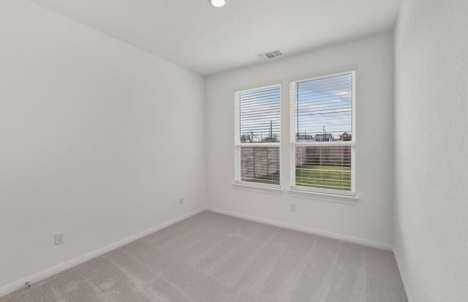 Spacious, unfurnished interior of a new home in Wolf Ranch, Georgetown (Image 23).