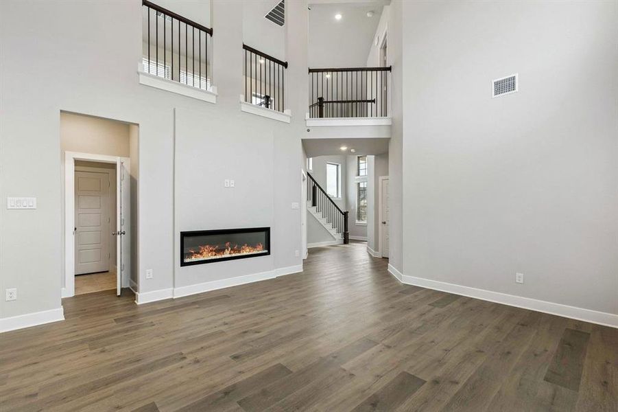 2101 Hazel Lily 2101 Hazel Lily