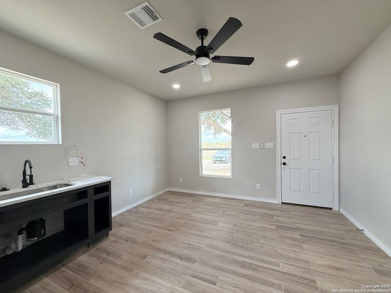 Spacious, unfurnished interior of a new home in , Natalia (Image 12).