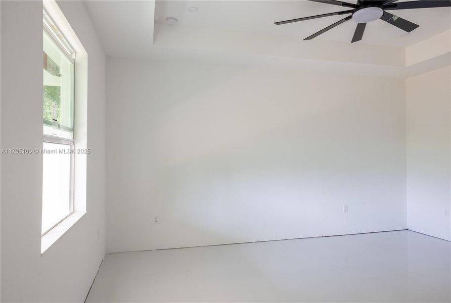 Spacious, unfurnished interior of a new home in , Lehigh Acres (Image 19).