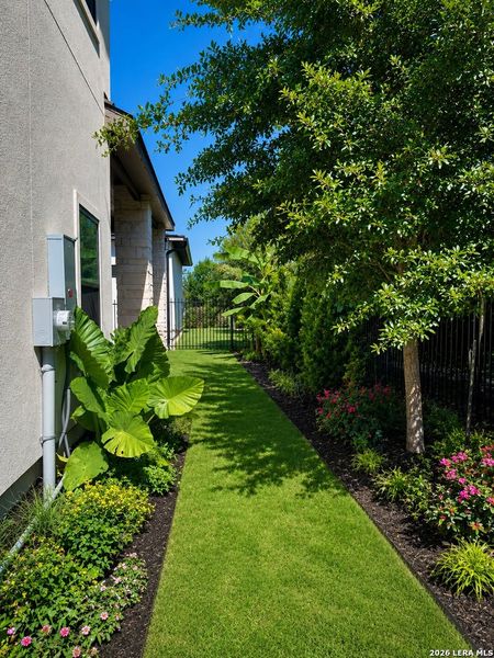 Exterior details and patio area of a home in , San Antonio (Image 24).