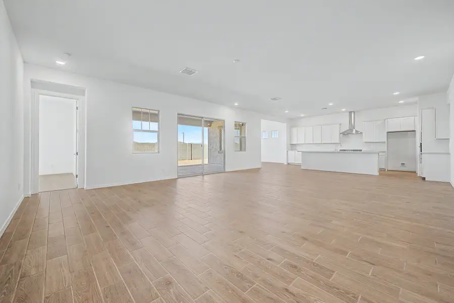 Spacious, unfurnished interior of a new home in Empire Pointe, Queen Creek (Image 10).