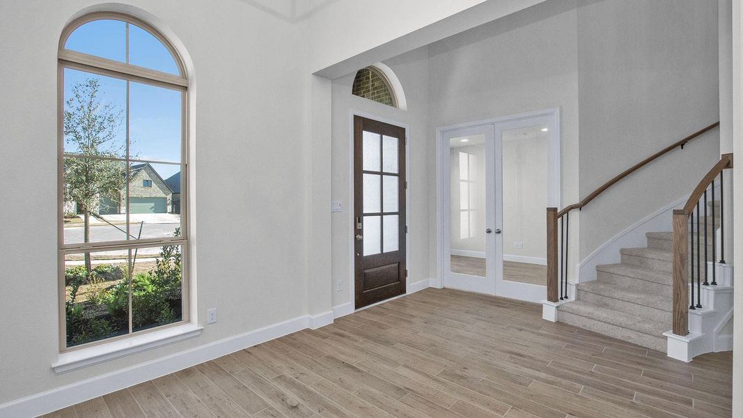 Spacious, unfurnished interior of a new home in Riceland, Mont Belvieu (Image 15).