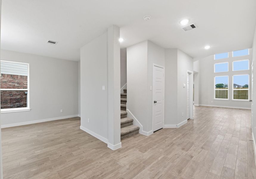 Spacious, unfurnished interior of a new home in , Fresno (Image 19).