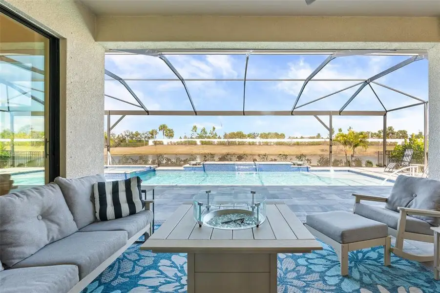 Exterior details and patio area of a home in , Lakewood Ranch (Image 31).