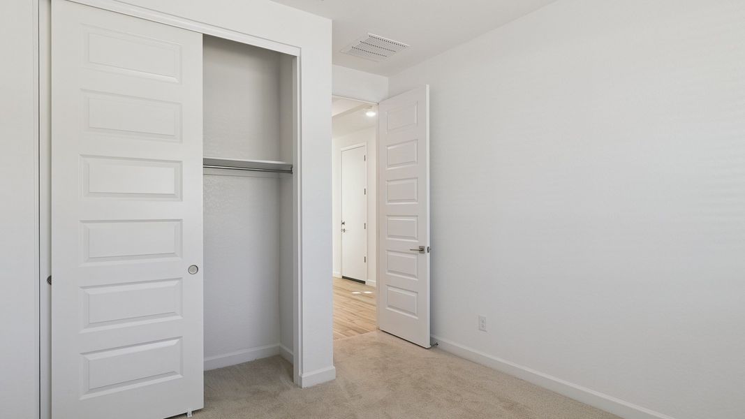 Spacious, unfurnished interior of a new home in Aloravita, Peoria (Image 15).