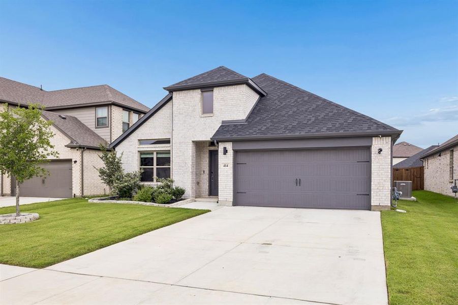 Front exterior of a new home in Oakmont Park, Red Oak, TX, highlighting curb appeal (Image 2). Front exterior of a new home in Oakmont Park, Red Oak, TX, highlighting curb appeal (Image 2).