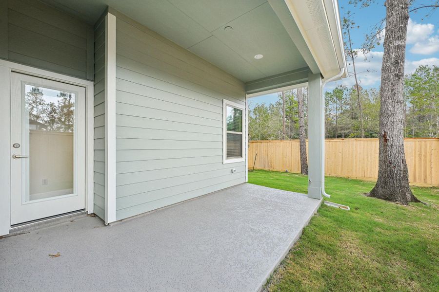 Exterior details and patio area of a home in Kresston, Montgomery (Image 19).