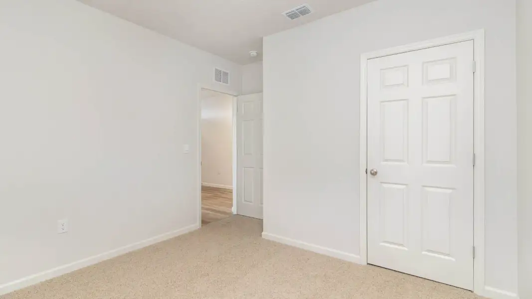 Spacious, unfurnished interior of a new home in Cypress Bay West, Palm Bay (Image 20).