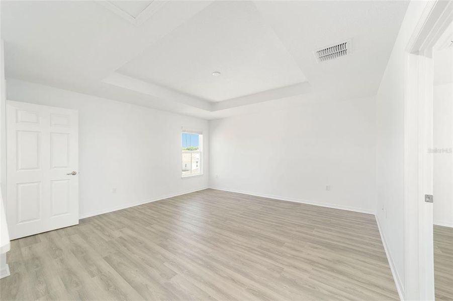 Spacious, unfurnished interior of a new home in Calesa Township, Ocala (Image 32).