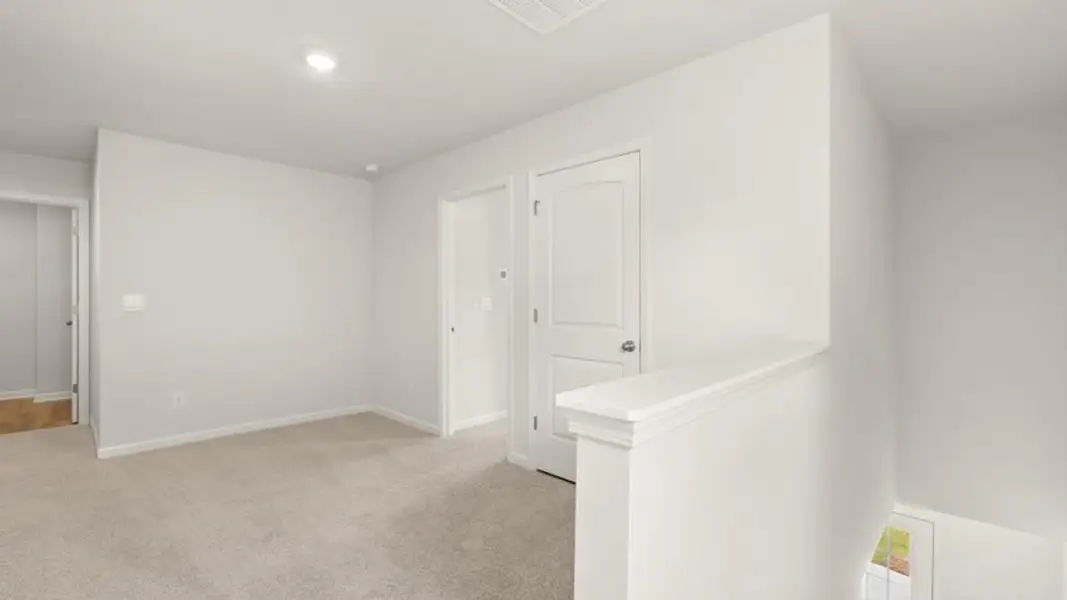 Spacious, unfurnished interior of a new home in Lost Creek, Dallas (Image 20). Spacious, unfurnished interior of a new home in Lost Creek, Dallas (Image 20).