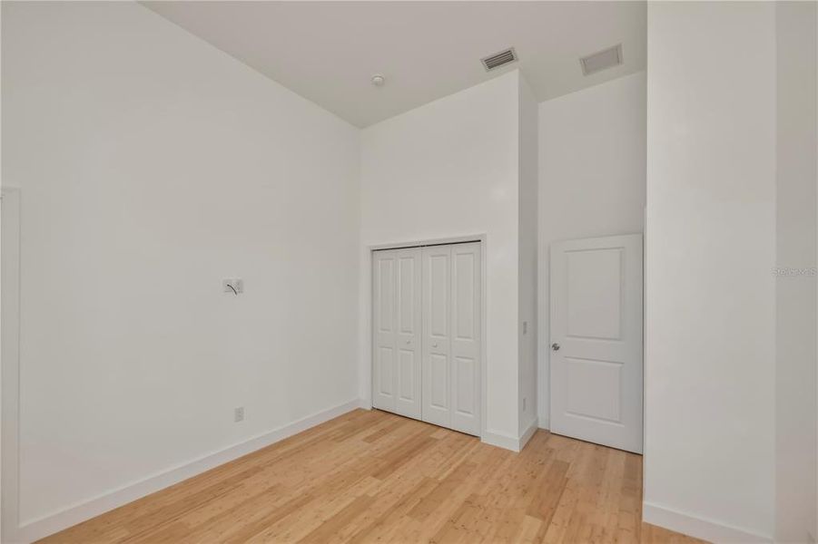 Spacious, unfurnished interior of a new home in , Port Charlotte (Image 23).