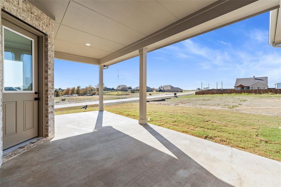 Exterior details and patio area of a home in Creekview Addition, Van Alstyne (Image 3).