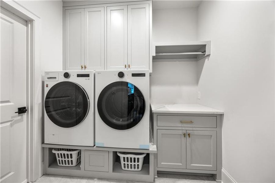 Furnished interior view inside a new home in , Alpharetta (Image 68).