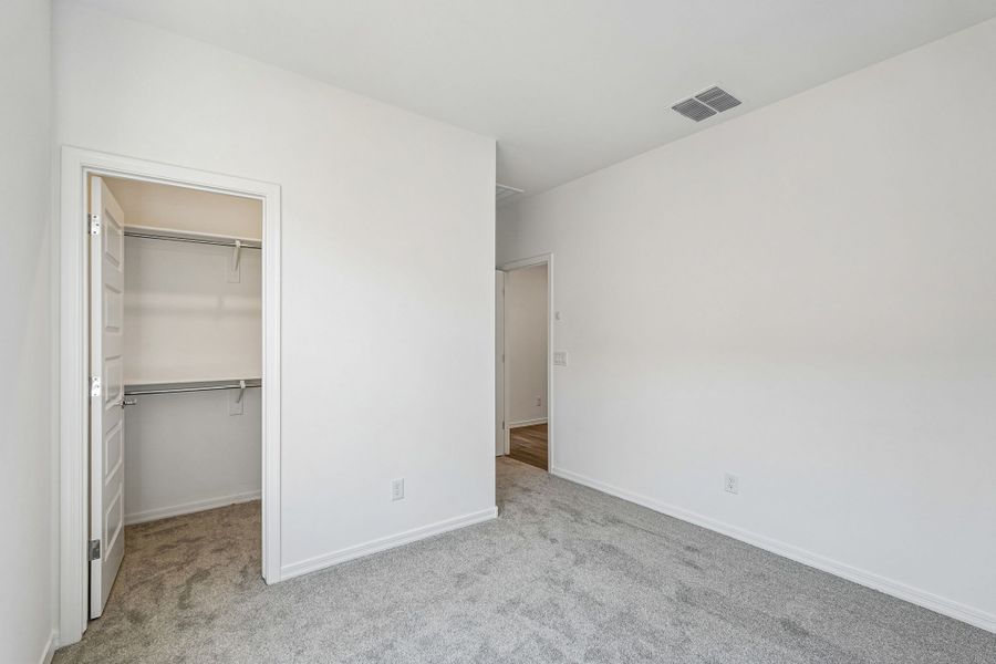 Spacious, unfurnished interior of a new home in Hawes Crossing, Mesa (Image 34).