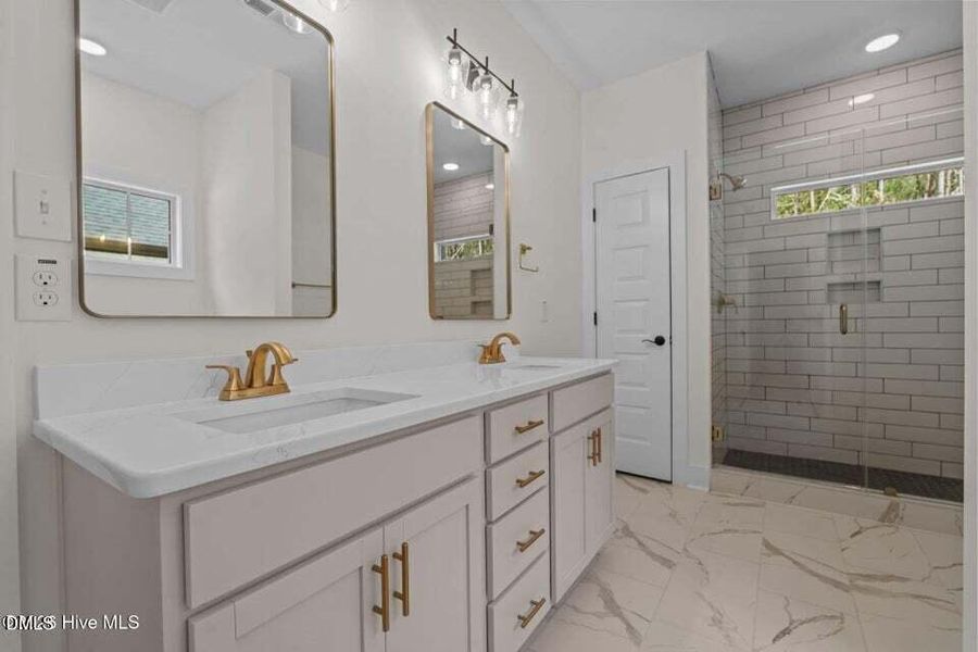 355 Shaw Rd 355 Shaw Rd