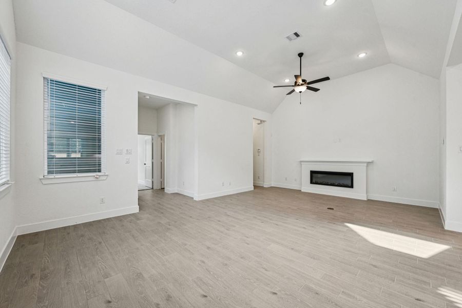 Spacious, unfurnished interior of a new home in Kresston, Montgomery (Image 30).