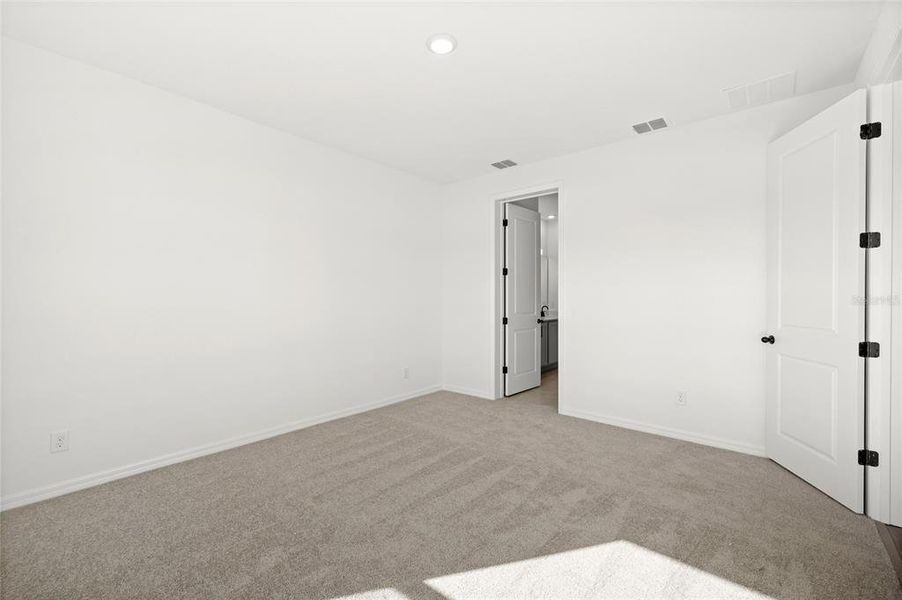 Spacious, unfurnished interior of a new home in , Kissimmee (Image 32).