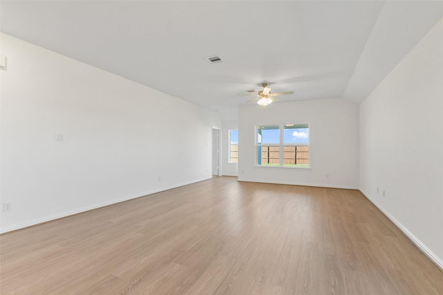 Spacious, unfurnished interior of a new home in Oakwood Estates, Waller (Image 23). Spacious, unfurnished interior of a new home in Oakwood Estates, Waller (Image 23).