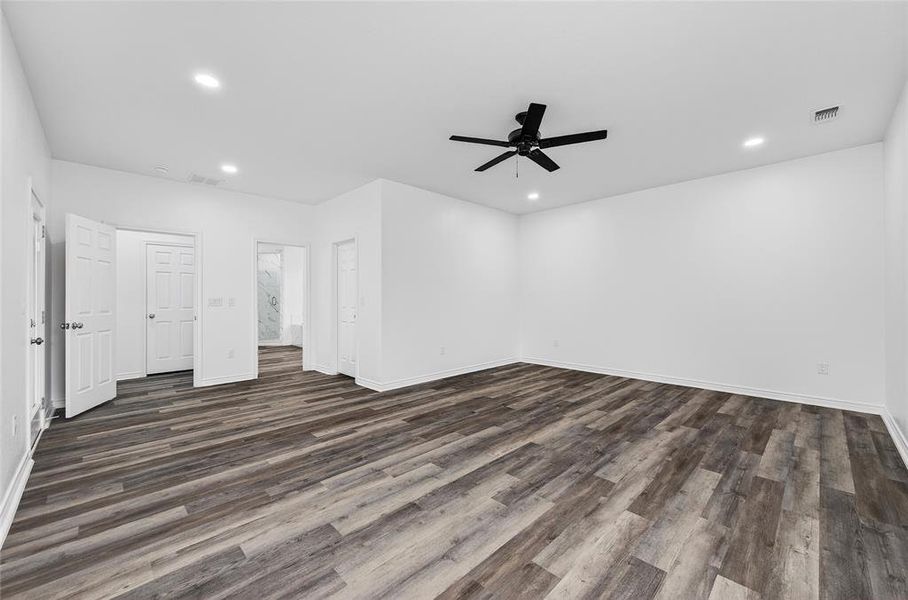 Spacious, unfurnished interior of a new home in , Denison (Image 30).