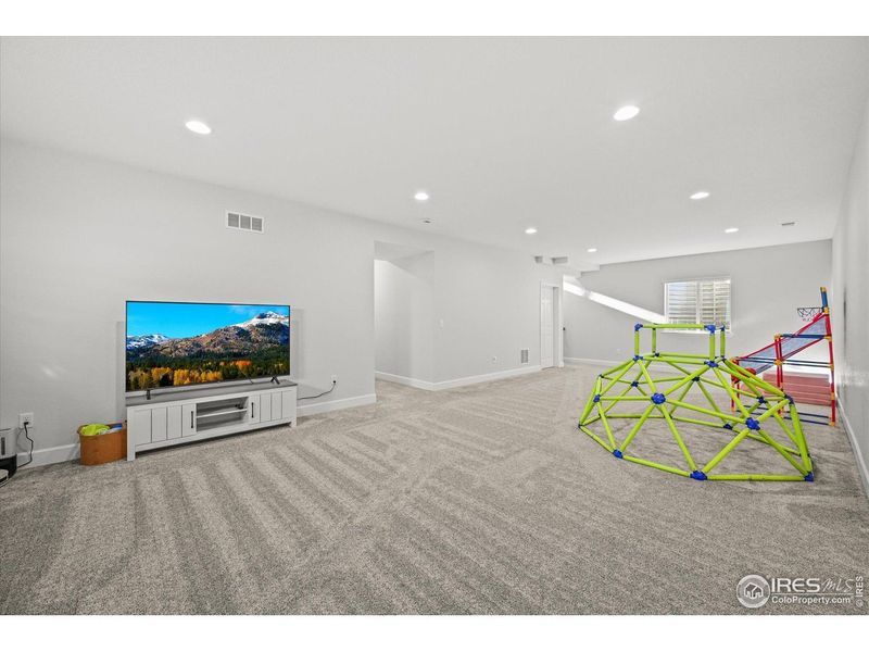 Spacious, unfurnished interior of a new home in Prairie Song, Windsor (Image 26).