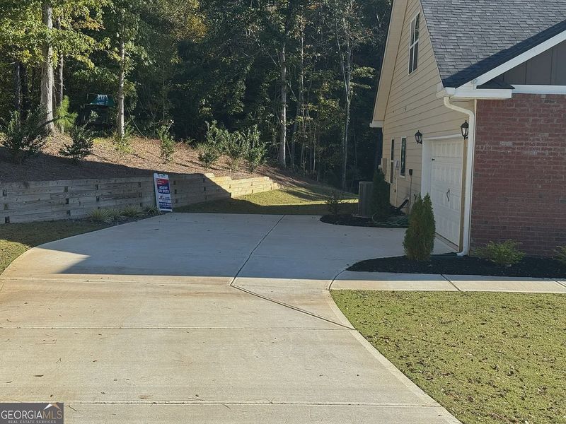 Exterior details and patio area of a home in Carson's Walk, Macon (Image 15).