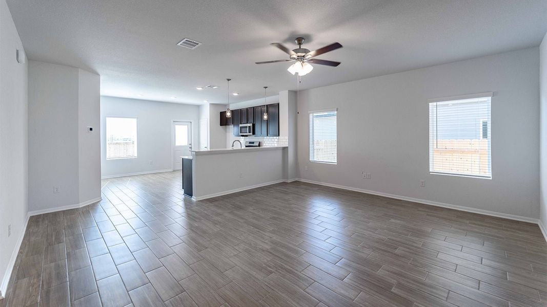 Spacious, unfurnished interior of a new home in Briarwood, Elgin (Image 11).