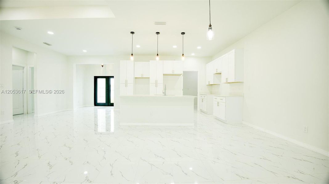 Spacious, unfurnished interior of a new home in , Lehigh Acres (Image 17).